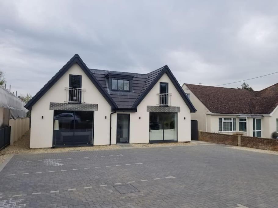 קידלינגטון Evergreen Lodge - Two Bed Lux Flat - Parking, Garden, Patio, Wifi, Netflix - Close To Blenheim Palace & Oxford - F3 מראה חיצוני תמונה