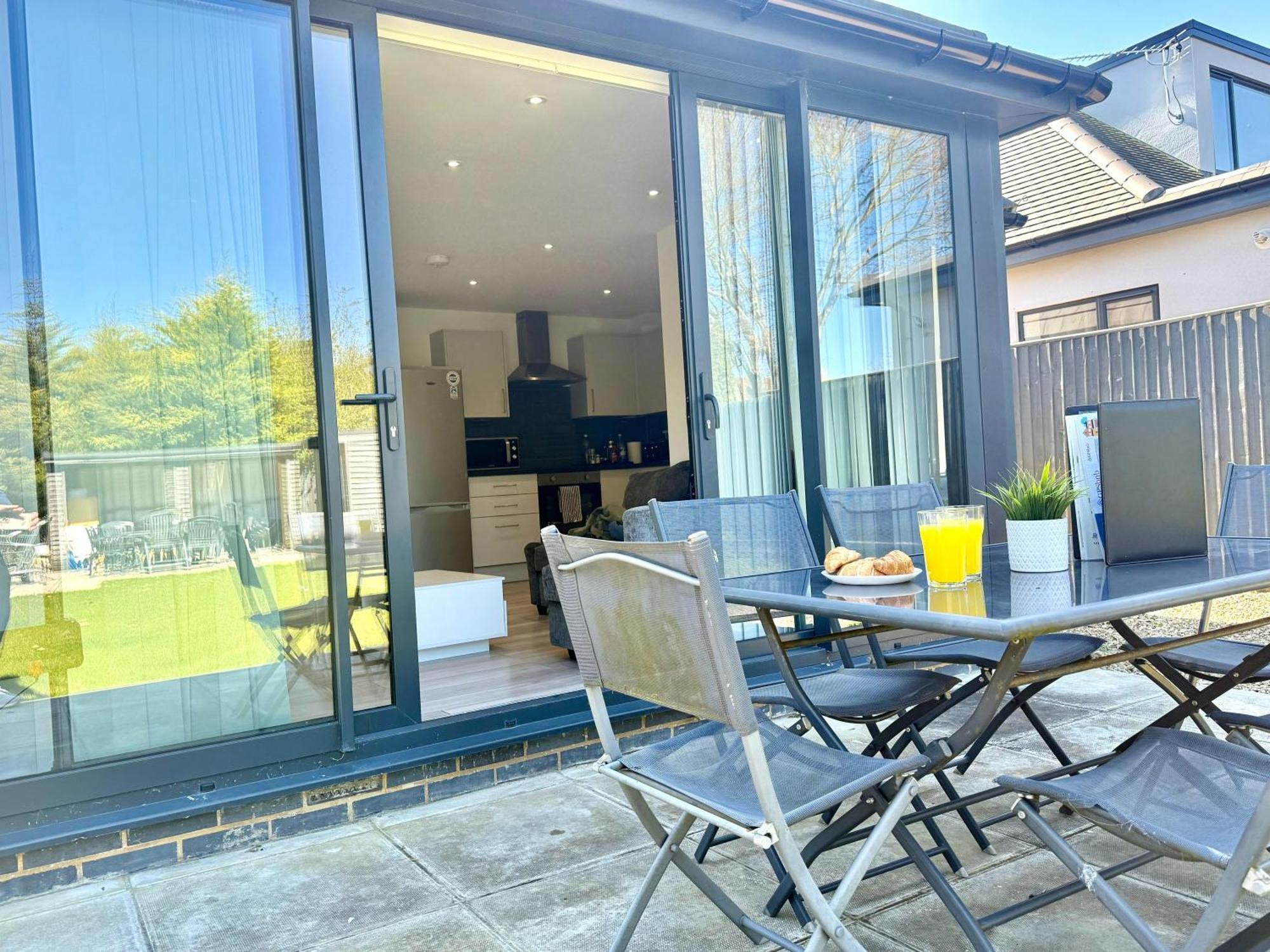 קידלינגטון Evergreen Lodge - Two Bed Lux Flat - Parking, Garden, Patio, Wifi, Netflix - Close To Blenheim Palace & Oxford - F3 מראה חיצוני תמונה