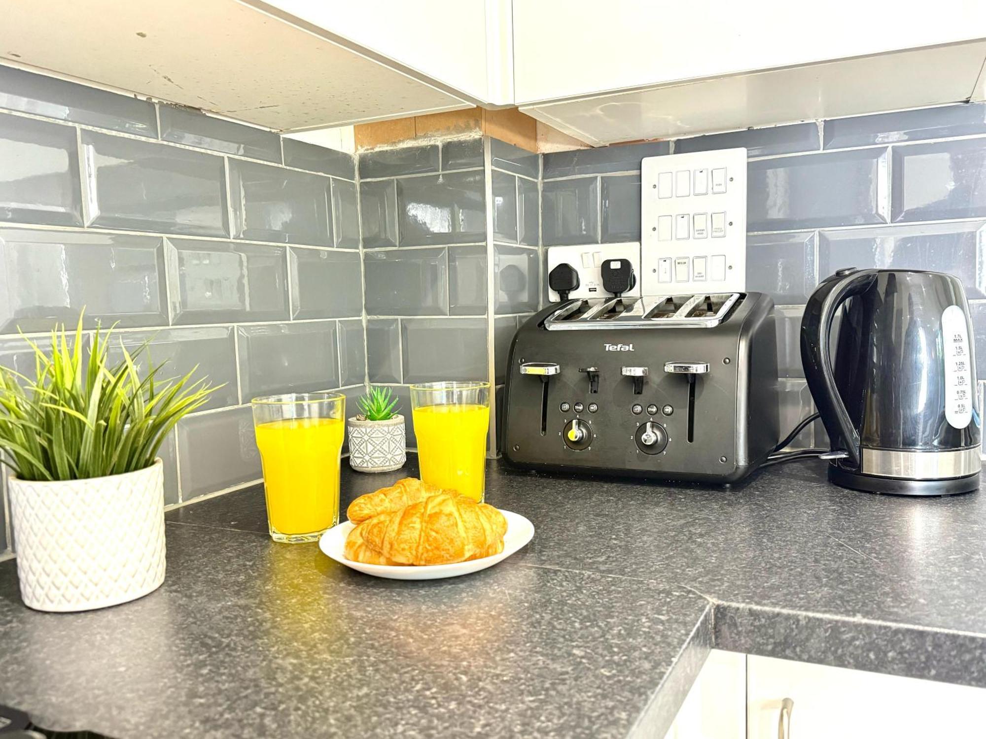 קידלינגטון Evergreen Lodge - Two Bed Lux Flat - Parking, Garden, Patio, Wifi, Netflix - Close To Blenheim Palace & Oxford - F3 מראה חיצוני תמונה