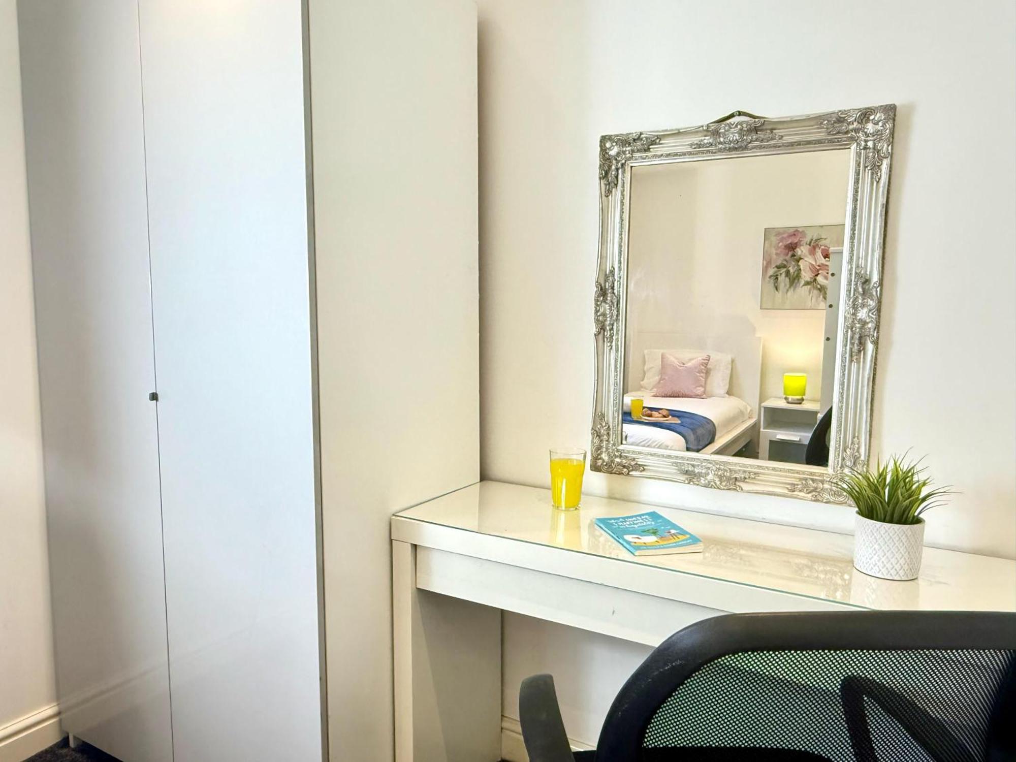 קידלינגטון Evergreen Lodge - Two Bed Lux Flat - Parking, Garden, Patio, Wifi, Netflix - Close To Blenheim Palace & Oxford - F3 מראה חיצוני תמונה