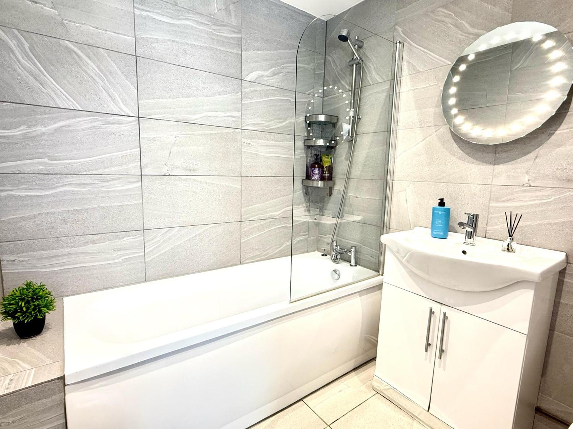 קידלינגטון Evergreen Lodge - Two Bed Lux Flat - Parking, Garden, Patio, Wifi, Netflix - Close To Blenheim Palace & Oxford - F3 מראה חיצוני תמונה
