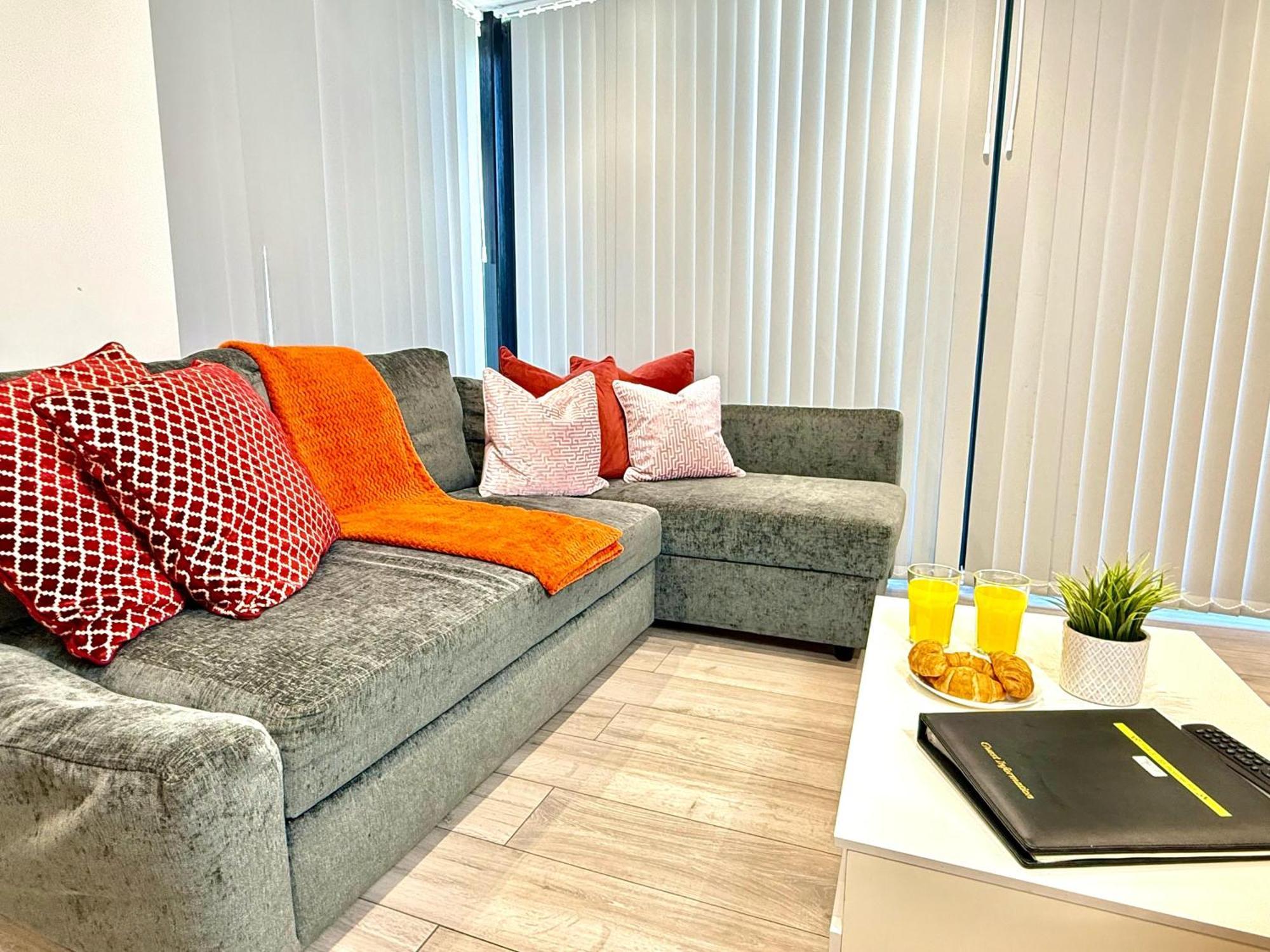 קידלינגטון Evergreen Lodge - Two Bed Lux Flat - Parking, Garden, Patio, Wifi, Netflix - Close To Blenheim Palace & Oxford - F3 מראה חיצוני תמונה