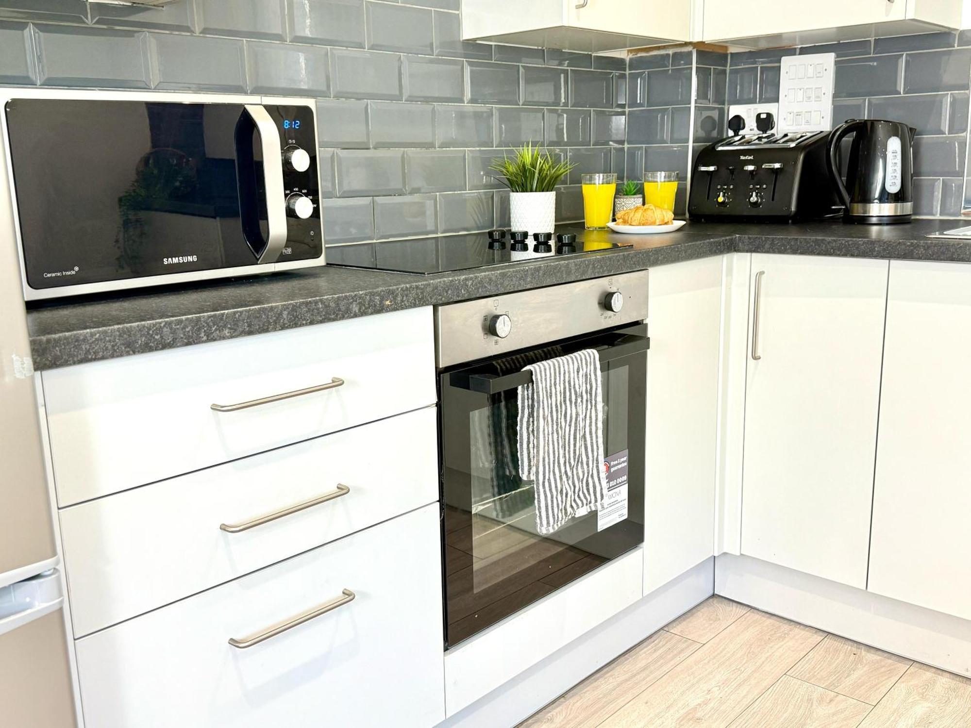 קידלינגטון Evergreen Lodge - Two Bed Lux Flat - Parking, Garden, Patio, Wifi, Netflix - Close To Blenheim Palace & Oxford - F3 מראה חיצוני תמונה