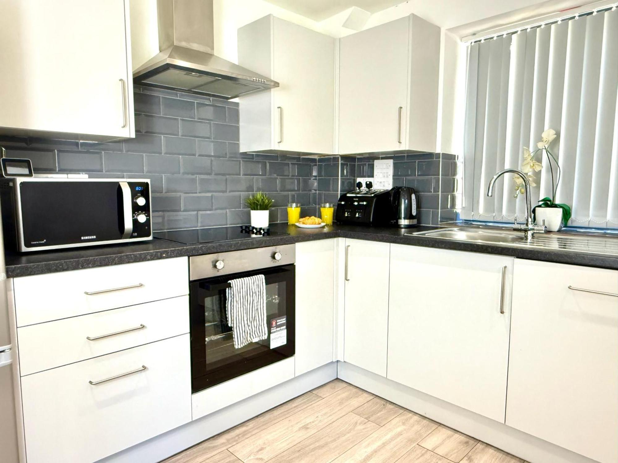 קידלינגטון Evergreen Lodge - Two Bed Lux Flat - Parking, Garden, Patio, Wifi, Netflix - Close To Blenheim Palace & Oxford - F3 מראה חיצוני תמונה