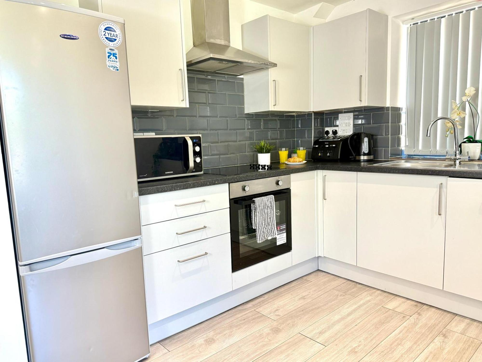 קידלינגטון Evergreen Lodge - Two Bed Lux Flat - Parking, Garden, Patio, Wifi, Netflix - Close To Blenheim Palace & Oxford - F3 מראה חיצוני תמונה