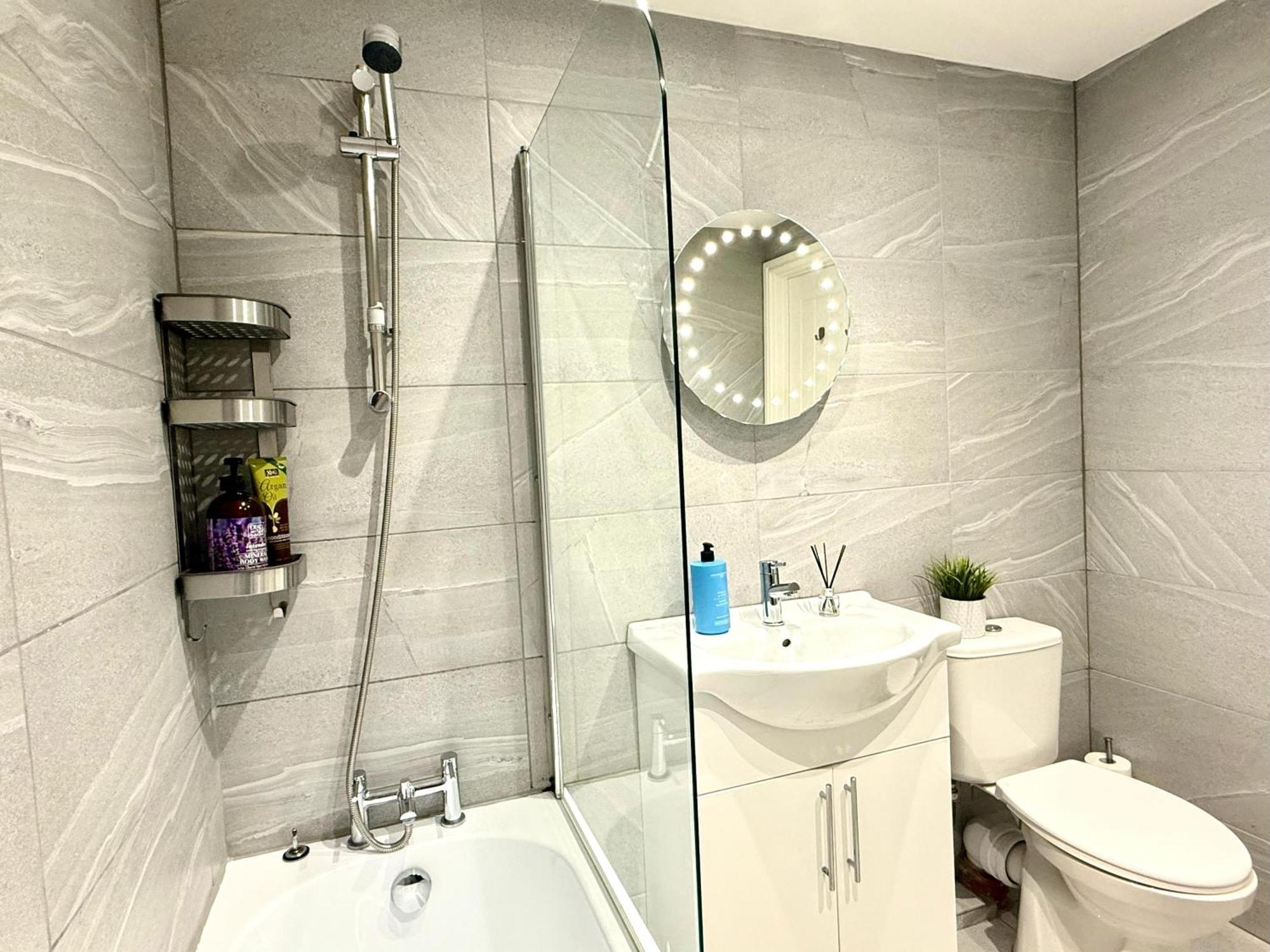 קידלינגטון Evergreen Lodge - Two Bed Lux Flat - Parking, Garden, Patio, Wifi, Netflix - Close To Blenheim Palace & Oxford - F3 מראה חיצוני תמונה